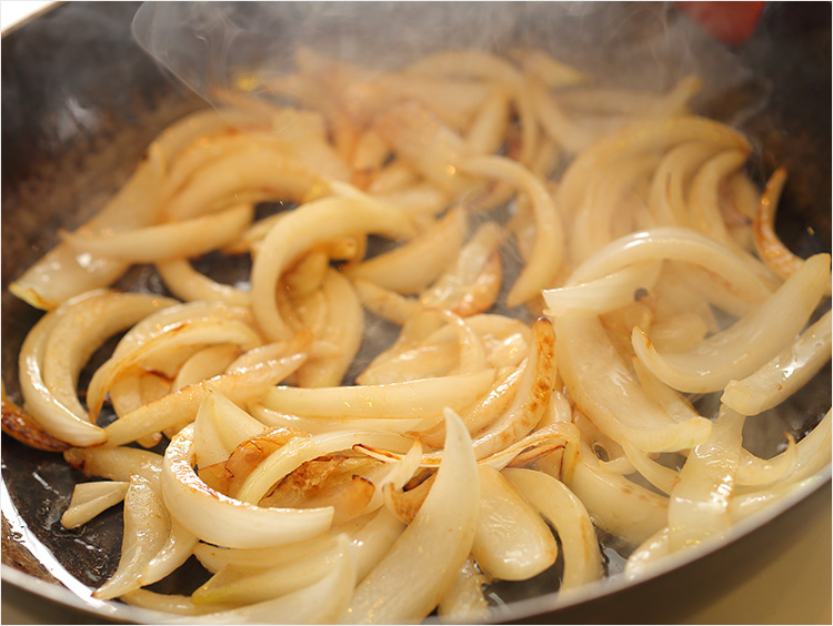 玉ねぎに焼き色をつけるイメージ