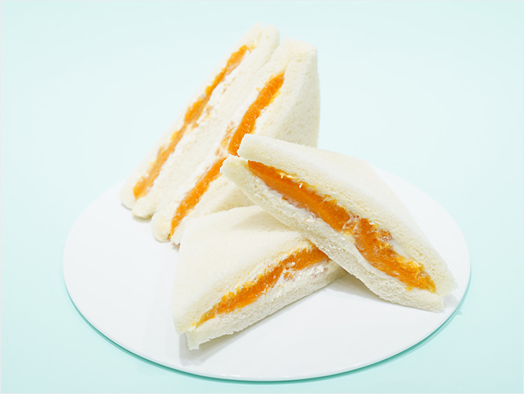 <サンドイッチハウス メルヘン>杏宝園のあんず生クリームサンド