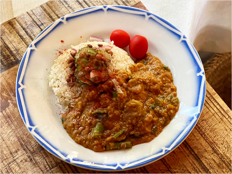 <and CURRY>旬野菜と豆のカレー