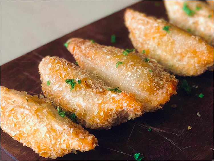 <餃子とワイン 果皮と餡>十勝産濃厚味噌バター牛カツ餃子
