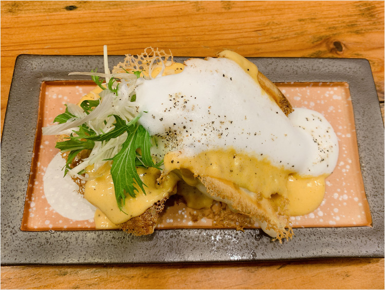 <餃子専門 丸虎MARCO>とろとろメルティーチーズ餃子とトリュフ風味のミルクフォーム