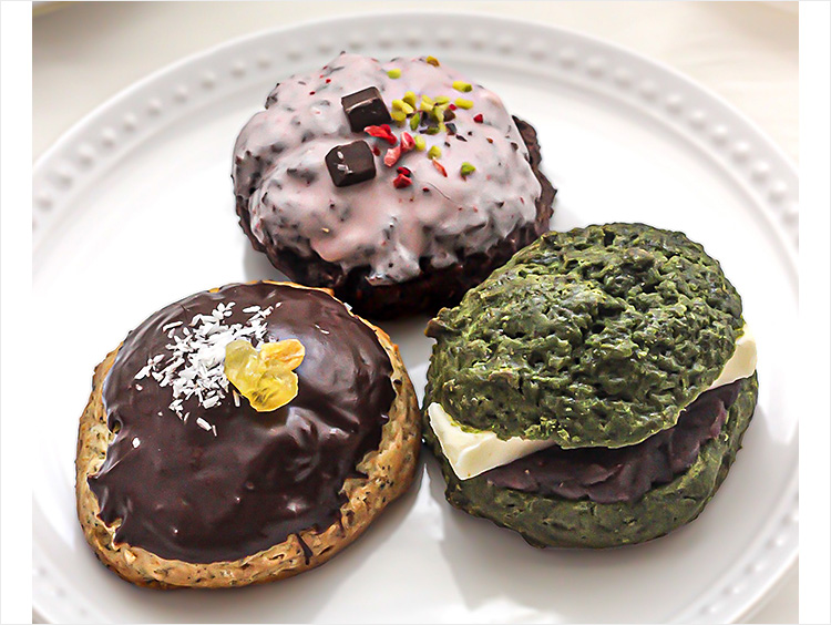 <BAKESHOP AIKA>頬張るスイーツスコーン