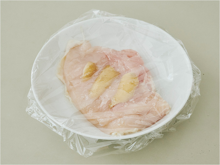 加熱前の蒸し鶏
