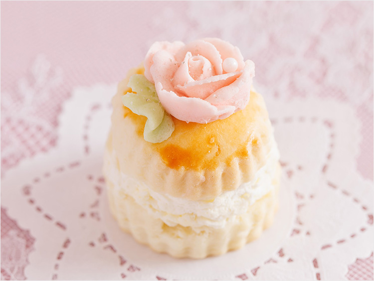 <Folium Floris TAKARAZUKA>薔薇のあんバタースコーン