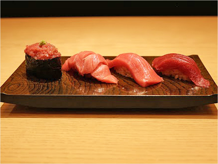 <廻転鮨 銀座おのでら>やま幸本マグロ尽くし4貫