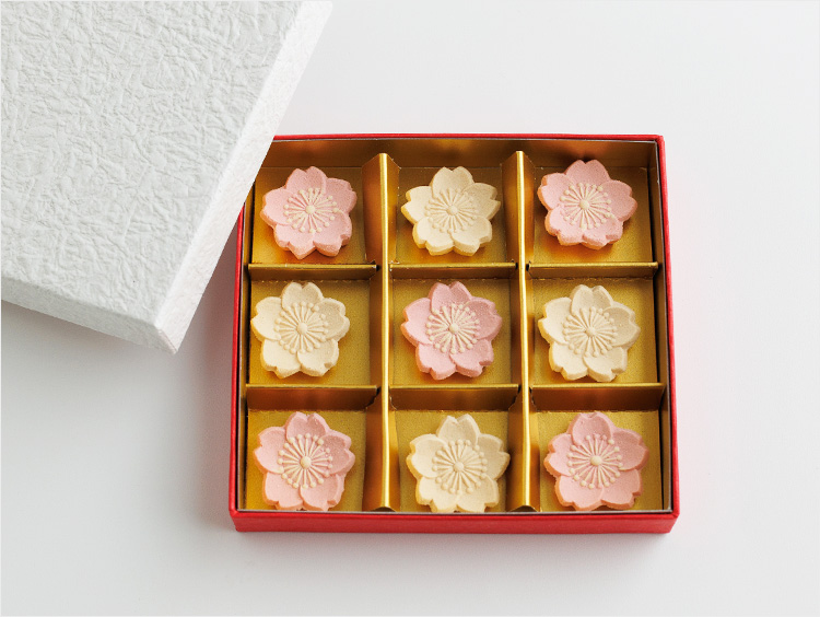 <両口屋是清>四季の小箱(桜)