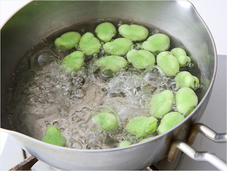 そら豆をゆでるイメージ
