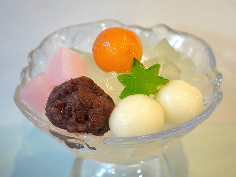 <御菓子司 庵月>あんみつ